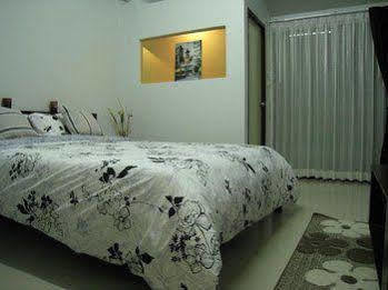 Centana Apartment Bangkok Exteriör bild