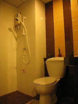 Centana Apartment Bangkok Exteriör bild