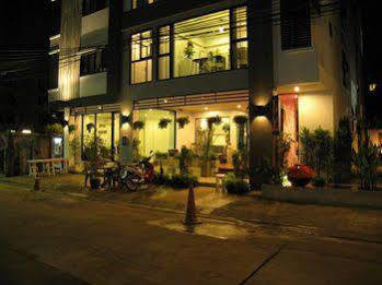 Centana Apartment Bangkok Exteriör bild