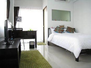 Centana Apartment Bangkok Exteriör bild